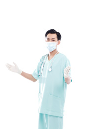 白色背景前的医护人员