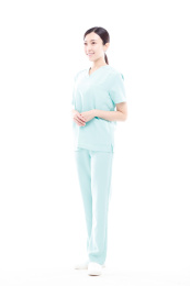 白色背景前的医护人员