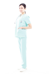 白色背景前的医护人员