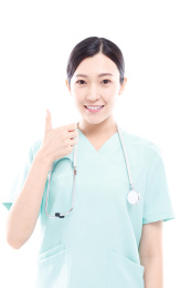 白色背景前的医护人员