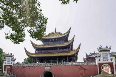 中国湖南洞庭湖畔的岳阳楼