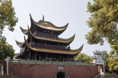 中国湖南洞庭湖畔的岳阳楼