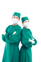 白色背景前的医护人员