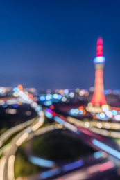 朦胧虚化的郑州中原福塔和城市立交桥夜景