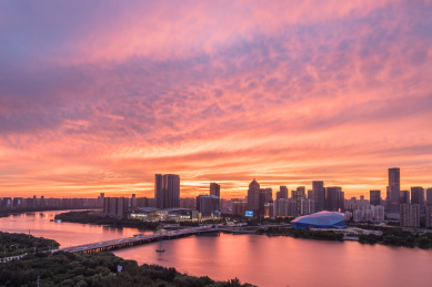 晚霞中的沈阳浑河北岸金廊地标CBD建筑群