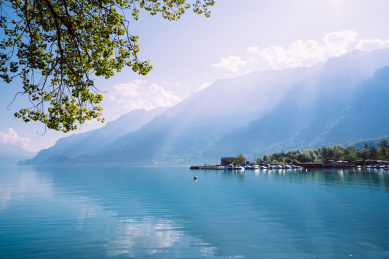 瑞士因特拉肯湖区，布里恩茨湖风光