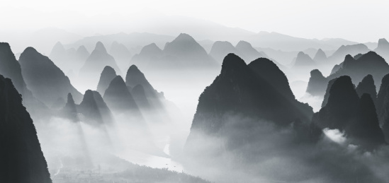 中国广西桂林阳朔相公山云海日出