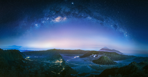 印尼爪哇岛布罗莫火山银河星空