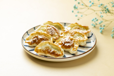 煎饺特写黄色莫兰迪色系背景