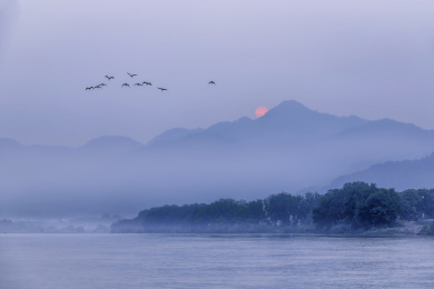 中国浙江省丽水市古堰画乡瓯江日出
