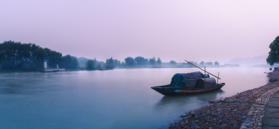 中国浙江省丽水市古堰画乡瓯江晨韵