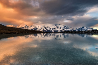 中国四川甘孜康定冷嘎措的风光