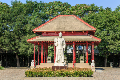 中国河南省安阳市殷墟妇好墓亭前妇好塑像