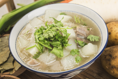 羊肉炖萝卜汤