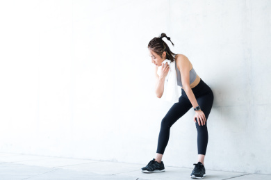 户外跑步健身的中国女性