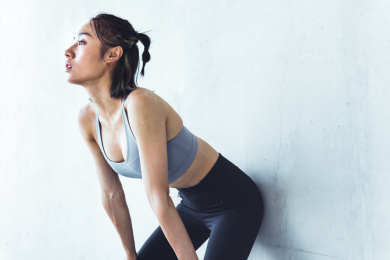 户外跑步健身的中国女性