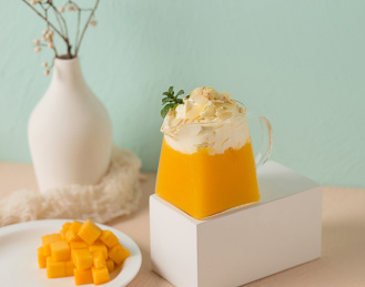 午后的奶茶水果茶饮品