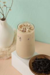 午后的奶茶水果茶饮品