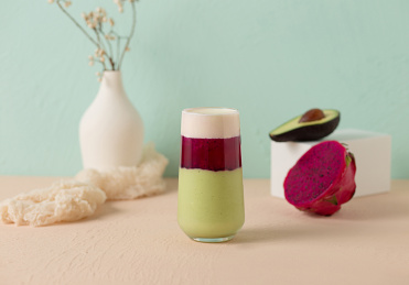 午后的奶茶水果茶饮品