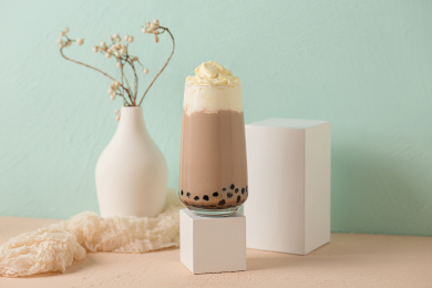 午后的奶茶水果茶饮品