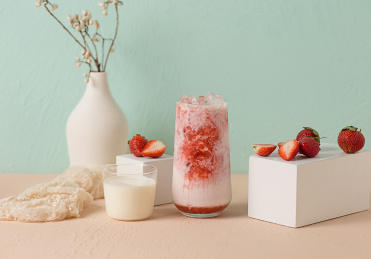 午后的奶茶水果茶饮品