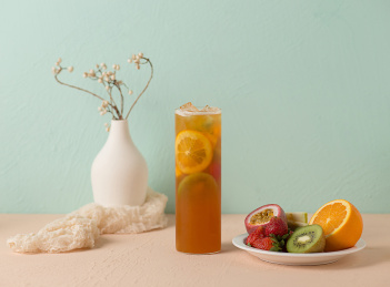 午后的奶茶水果茶饮品