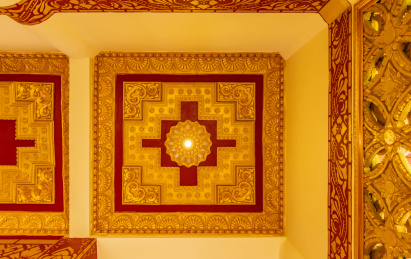 中国云南省景洪市曼听公园傣王宫殿室内装饰建筑