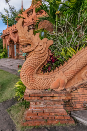 中国云南省景洪市曼听公园御象塔龙兽装饰建筑