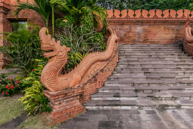 中国云南省景洪市曼听公园御象塔龙兽装饰建筑