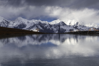 中国四川甘孜康定冷噶错的风光
