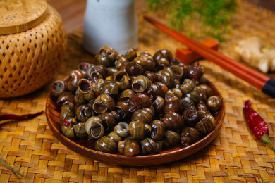 美味小吃香辣炒田螺