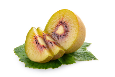 切开红心猕猴桃果肉带绿叶子白底