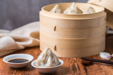 中国江苏无锡特产美食鲜肉小笼包特写