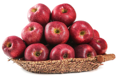 白底上放着一筐天水花牛苹果