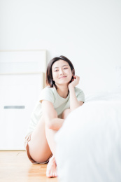年轻东方女性居家生活方式