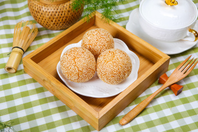 中国传统小吃美食芝麻球
