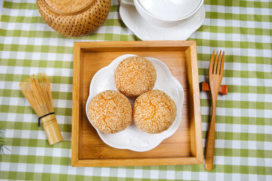 中国传统小吃美食芝麻球