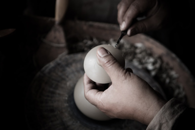 工匠手艺人制作茶壶