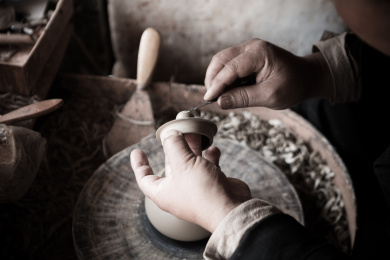 工匠手艺人制作茶壶