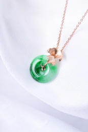 满绿彩金镶嵌翡翠平安扣吊坠