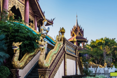 中国云南省景洪市西双版纳曼听公园龙兽雕塑装饰