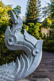 中国云南省景洪市西双版纳曼听公园龙兽雕塑装饰