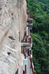 甘肃天水麦积山石窟栈道