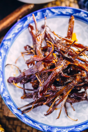 鸭舌头中国风美食