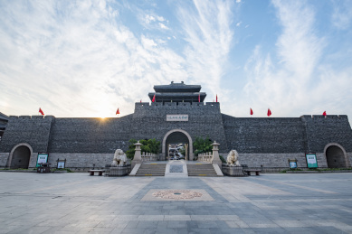 蓝天下的江苏省常州淹城旅游区