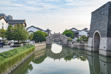 蓝天下的江苏省常州淹城旅游区