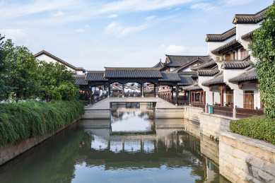 蓝天下的江苏省常州淹城旅游区