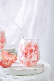 杯子里的桃子奶冻