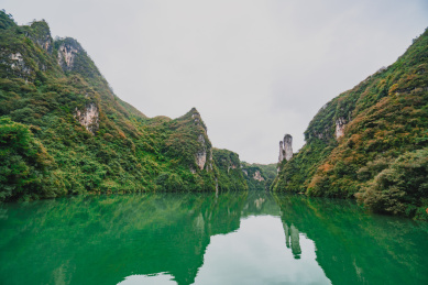 镇远舞阳河河畔山水风景