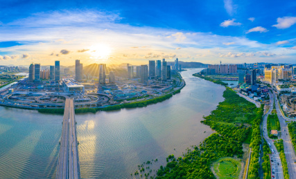 连接中国珠海与澳门的莲花大桥